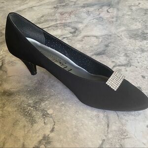 Life Stride Black Satin Crystal Embellished Pointed Toe Evening Heels 10…